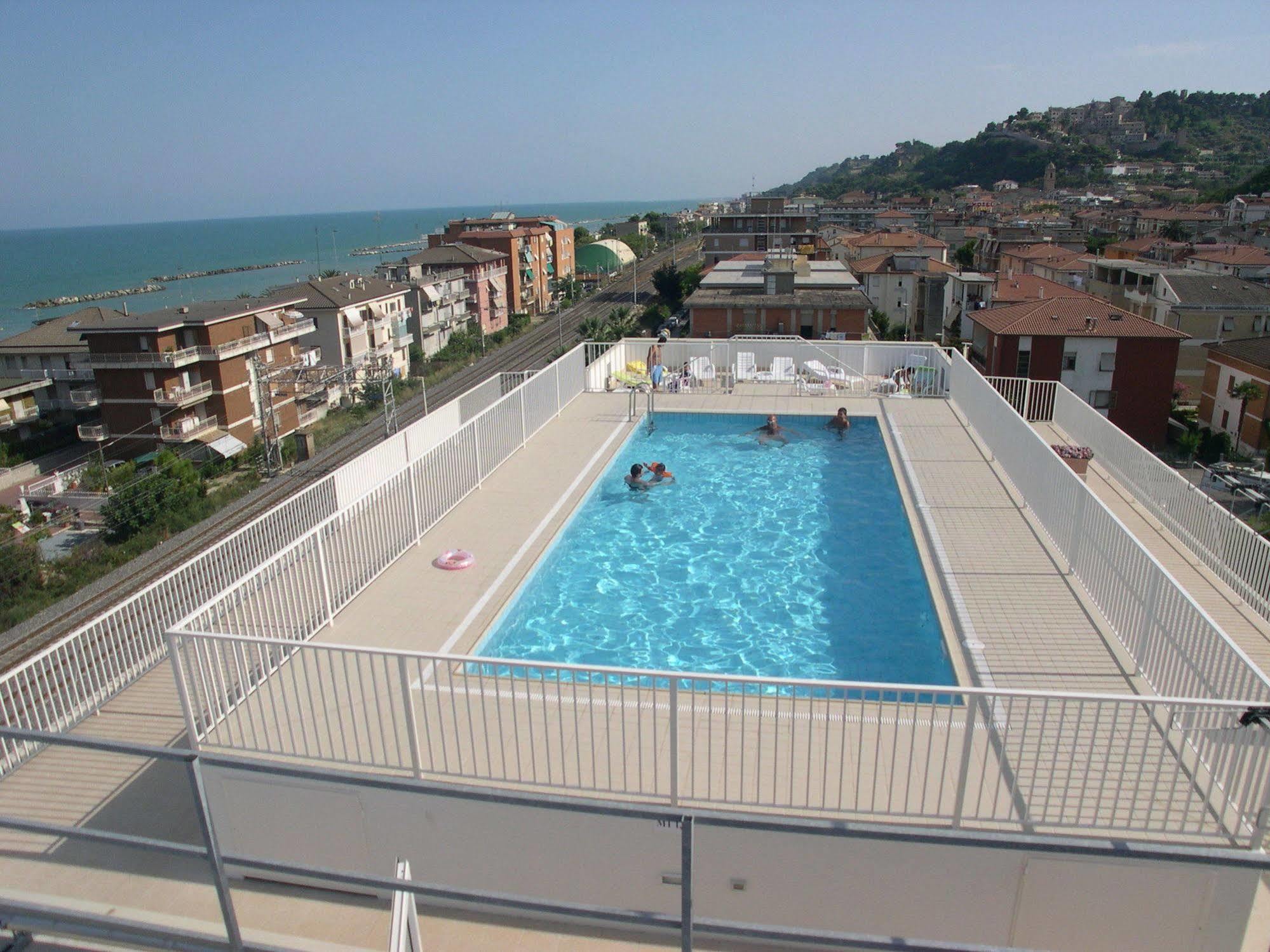 Residence I Delfini Cupra Marittima Exterior foto